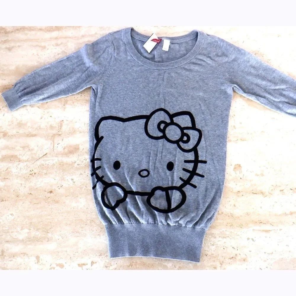 Hello Kitty 3/4 sleeve gray sweater